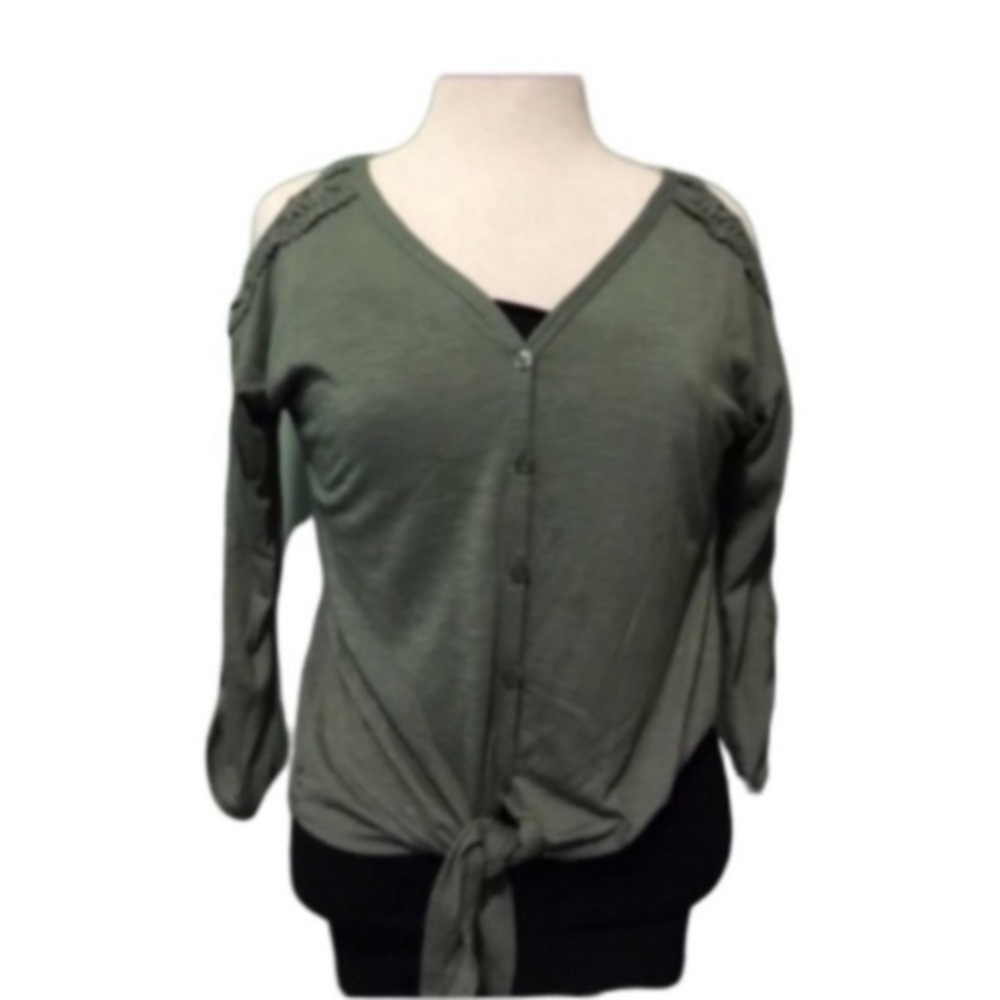 NWT. RUE21 Women’s Cold Shoulder